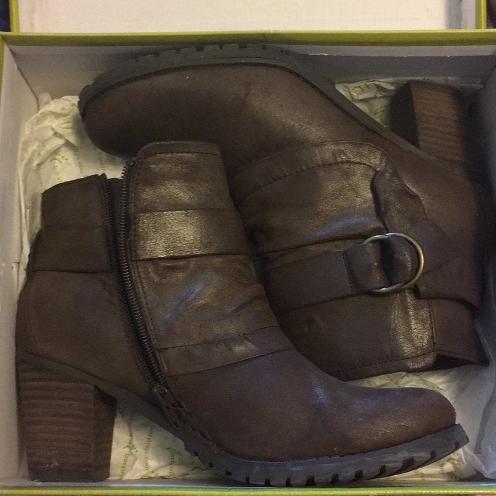 Bare trap boots